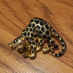 Cheetah / leopard pin